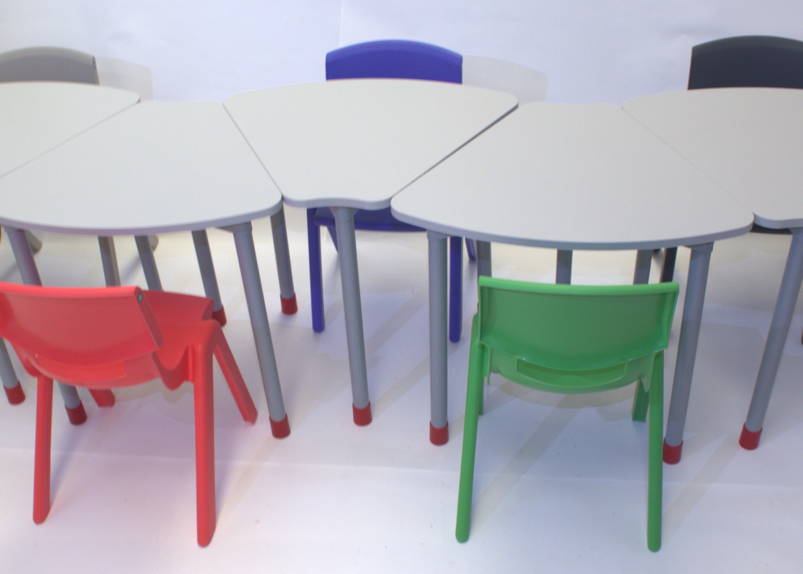 MESA ESCOLAR QUEIJO 80X60 TAMPO, PERNA E PÉ CINZA